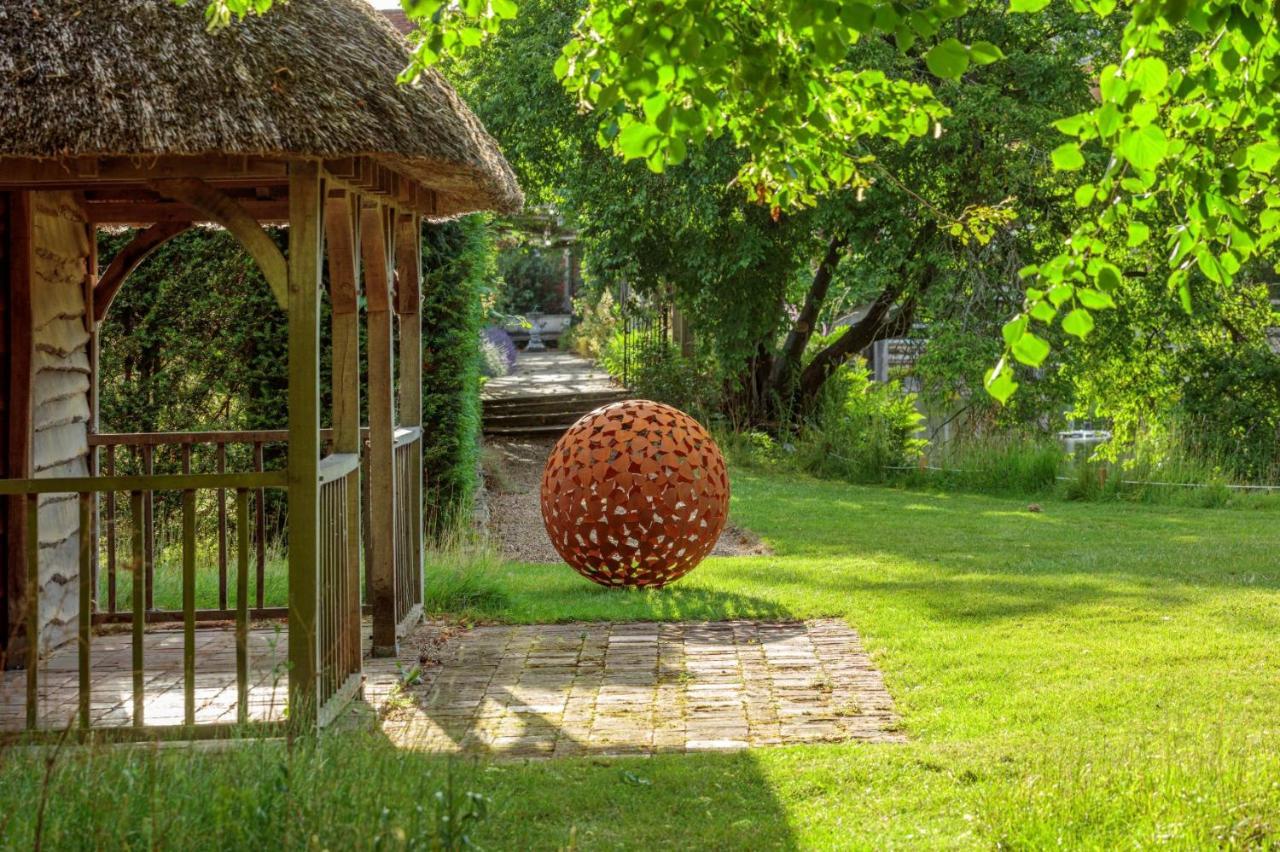 Great Fosters - Near Windsor Hotel Егъм Екстериор снимка