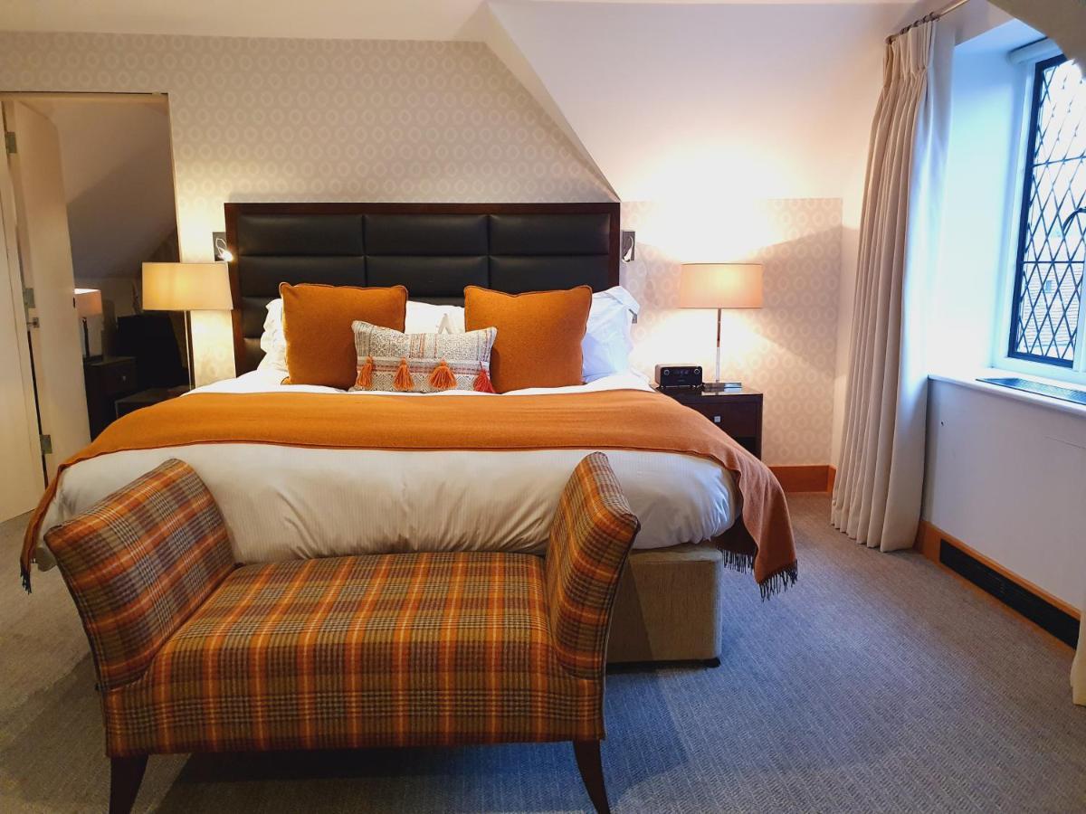 Great Fosters - Near Windsor Hotel Егъм Екстериор снимка