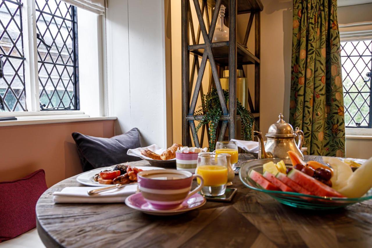 Great Fosters - Near Windsor Hotel Егъм Екстериор снимка