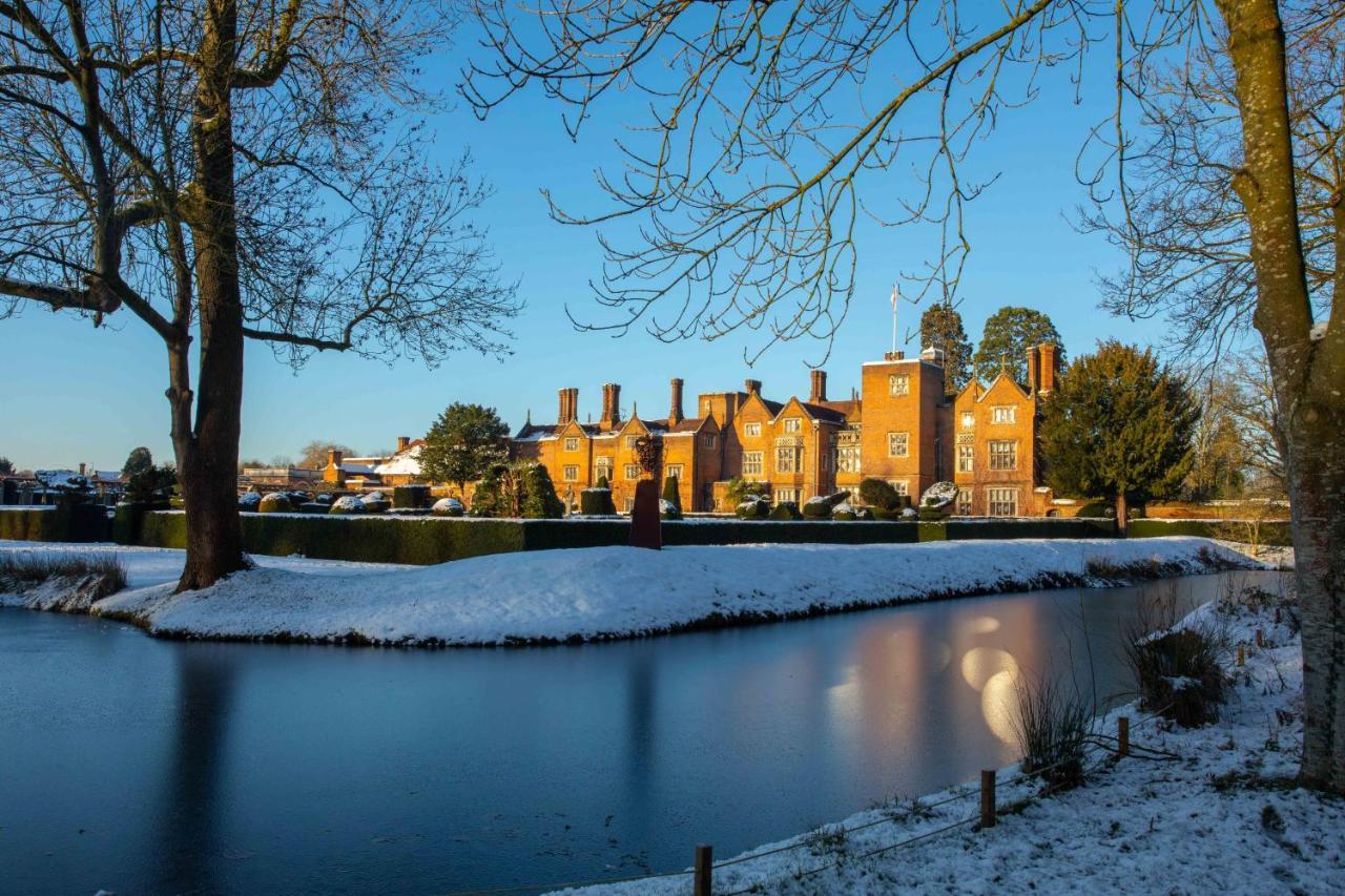Great Fosters - Near Windsor Hotel Егъм Екстериор снимка