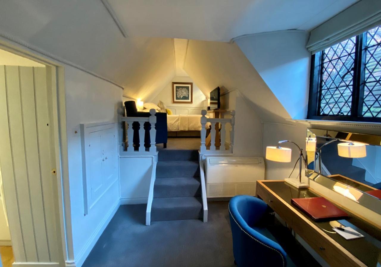 Great Fosters - Near Windsor Hotel Егъм Екстериор снимка