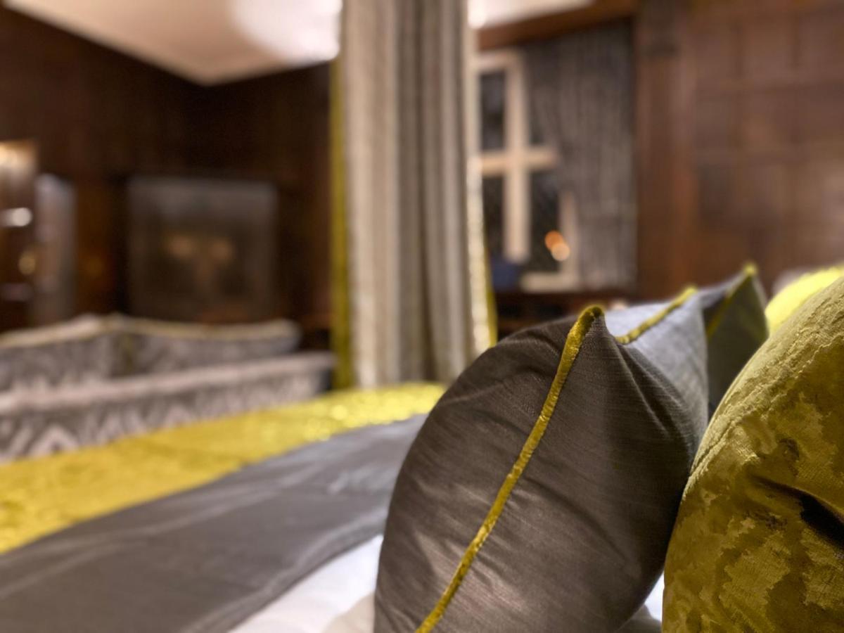 Great Fosters - Near Windsor Hotel Егъм Екстериор снимка