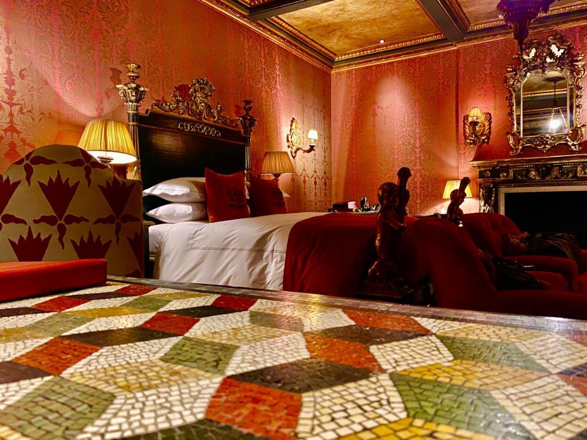 Great Fosters - Near Windsor Hotel Егъм Екстериор снимка