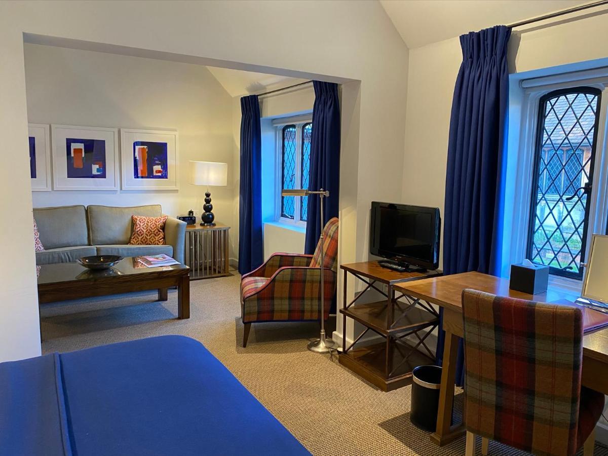 Great Fosters - Near Windsor Hotel Егъм Екстериор снимка