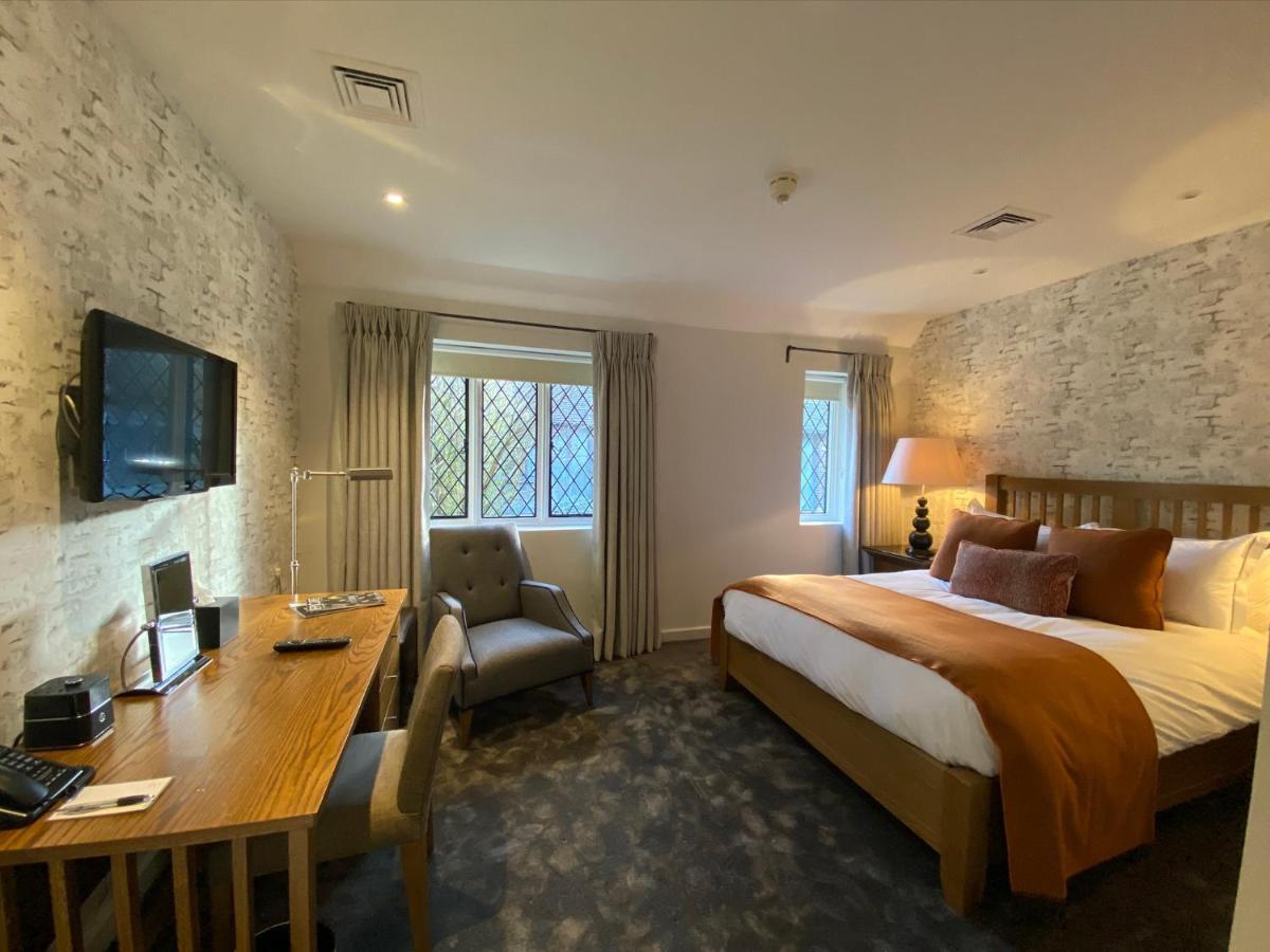 Great Fosters - Near Windsor Hotel Егъм Екстериор снимка